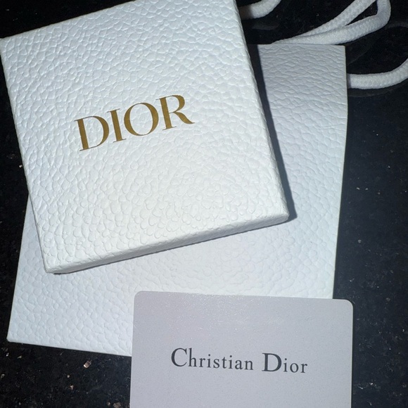 Dior Pearl Earrings - Picture 3 of 5
